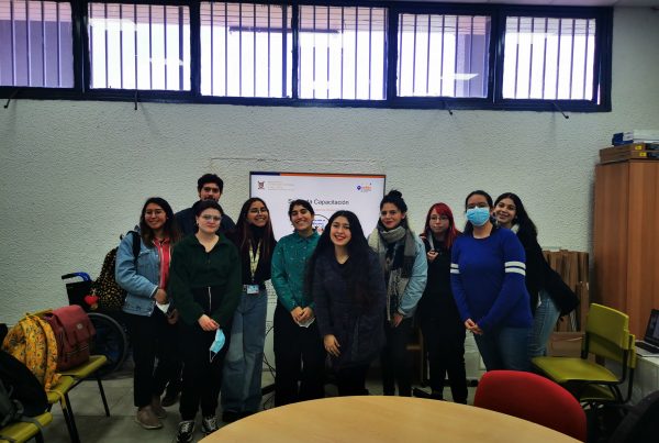 Fotografía final de los participantes de la primera capacitación presencial 2022